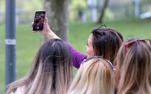 smartphone photo session outdoors
