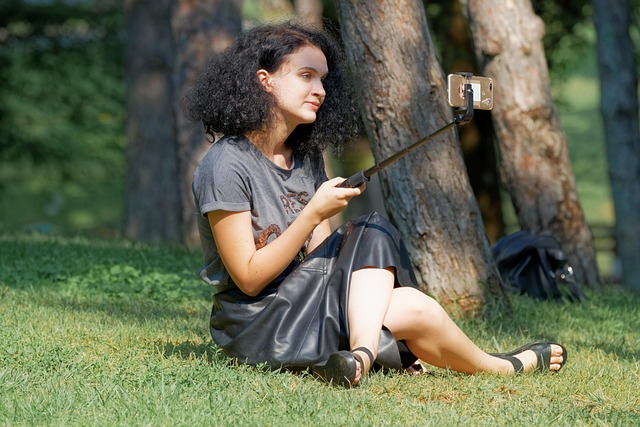 smartphone photography demonstration outdoors